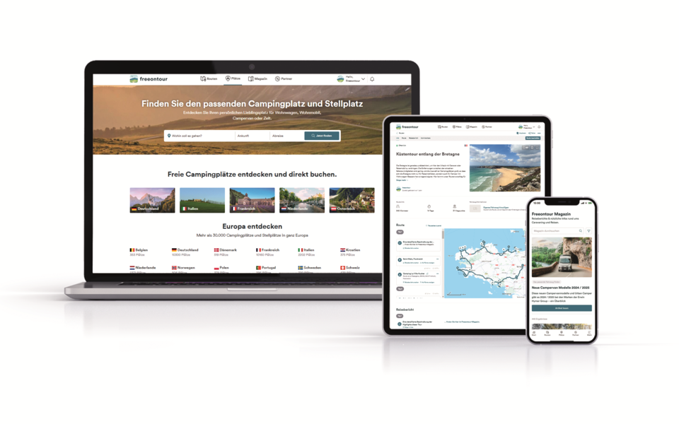 Laptop, Tablet und Smartphone mit der Freeontour-Plattform, die Campingplatzsuche, Routenplanung und digitale Kundenkarten ermöglicht.